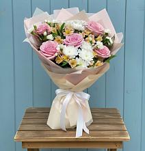 Букет цветов из:  Гвоздики, Орхидеи и Розы #REPLACE_PRED# Бегичевский