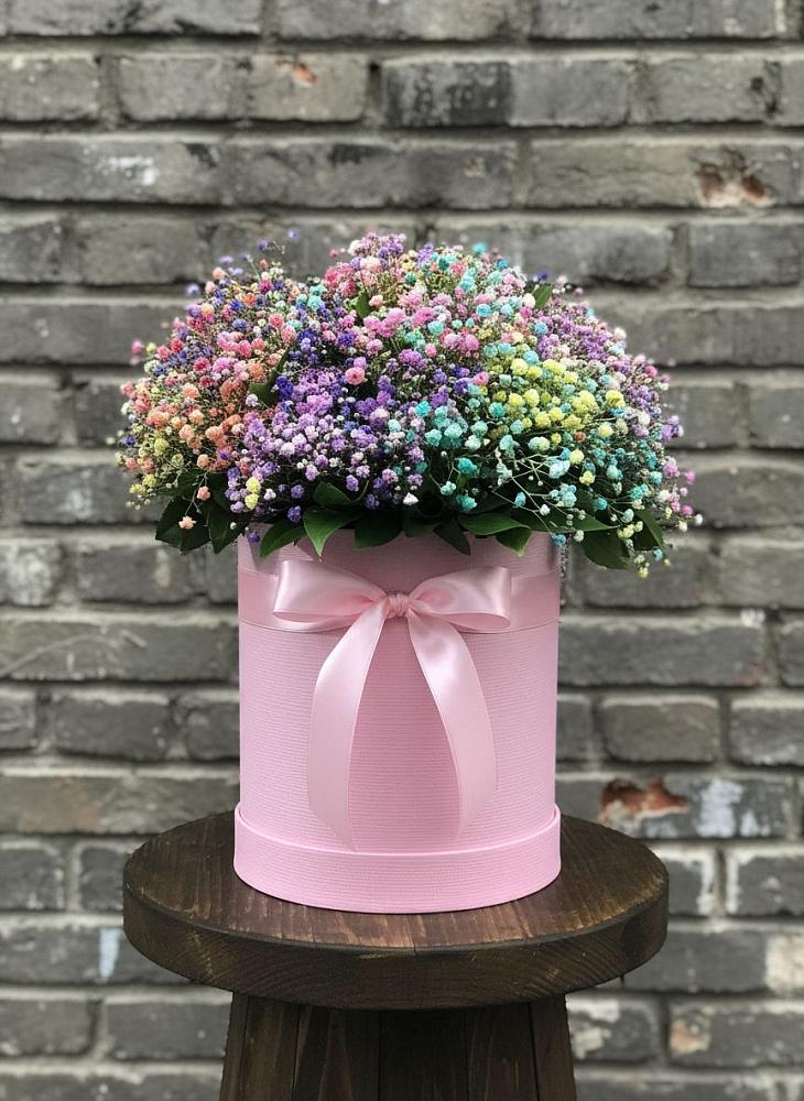 Цветочная композиция из Гипсофила и Розы в шляпной коробке в Бегичевский