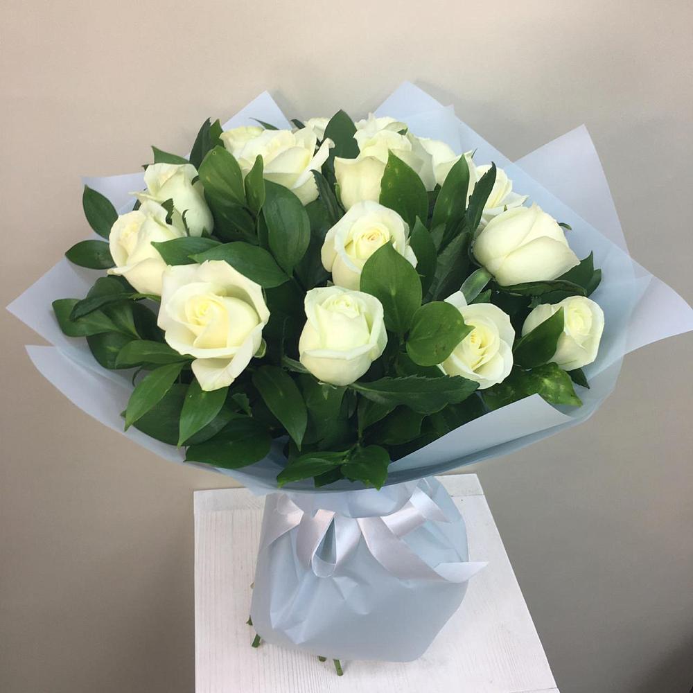 Букет 15 Белых роз Проуд в Бегичевский