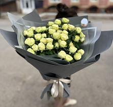 Букет Белые кустовые розы Солинеро в Бегичевский