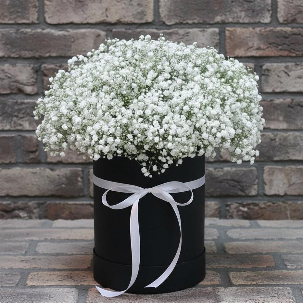 Цветочная композиция из Гипсофила в шляпной коробке в Бегичевский