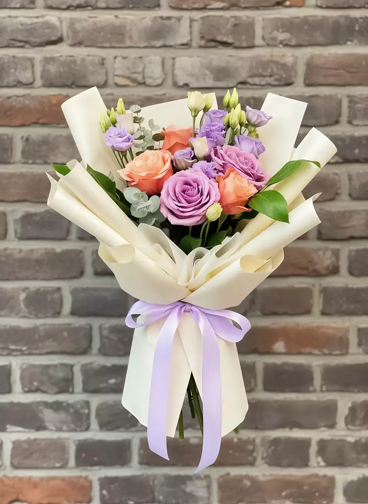 Букет цветов из: Лизиантусы и Розы в Бегичевский