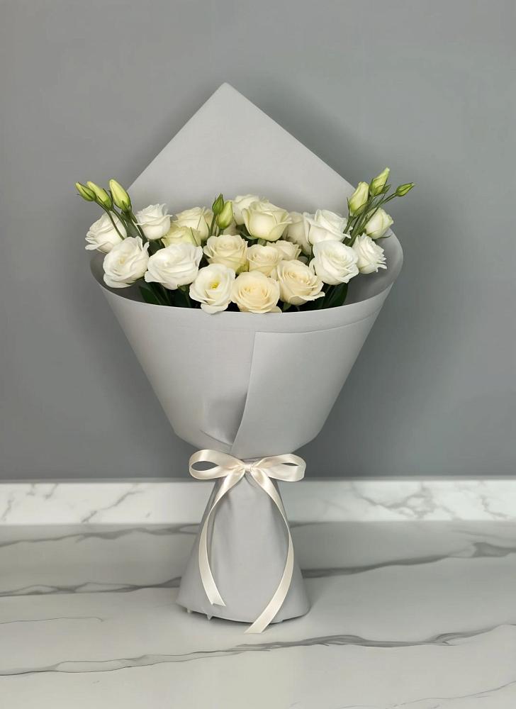 Букет цветов из: Розы и Лизиантусы в Бегичевский