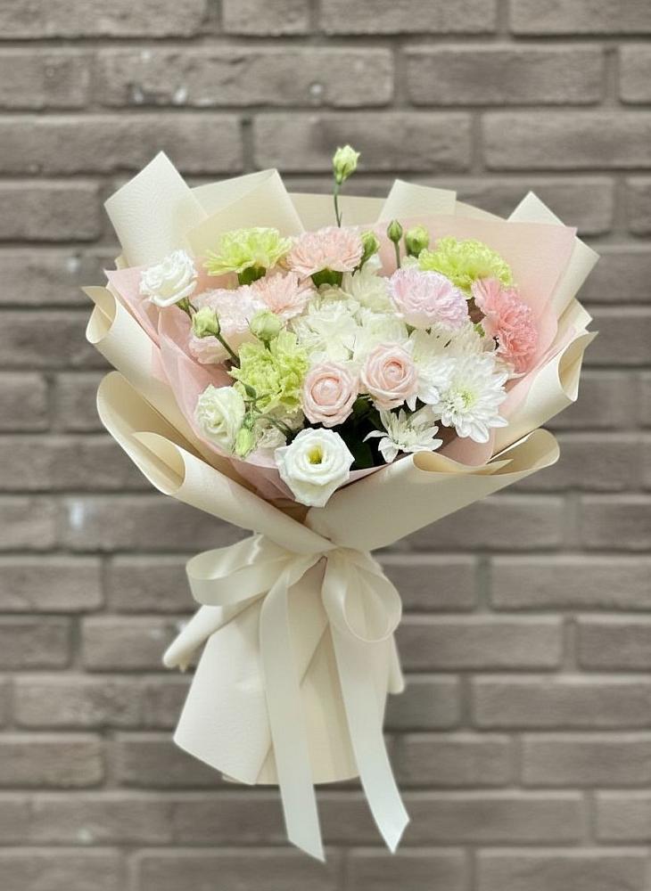 Букет цветов из: Гвоздики, Розы, Лизиантусы и Хризантемы в Бегичевский