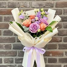 Букет цветов из:  Лизиантусы и Розы в Бегичевский