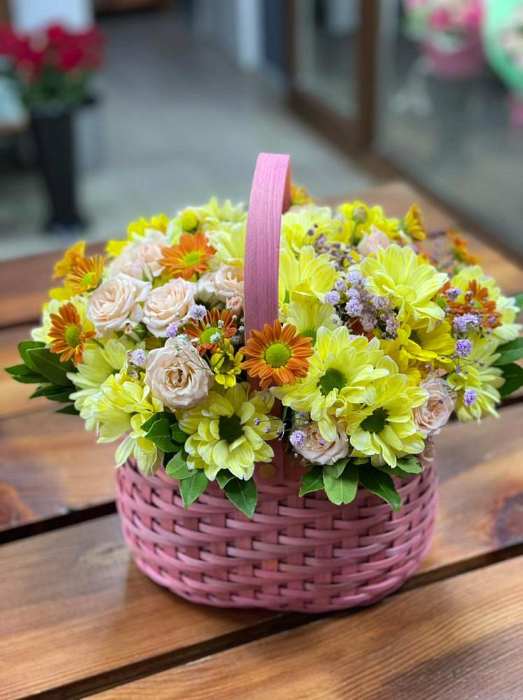 Цветочная композиция из Хризантемы и Розы в корзине в Бегичевский