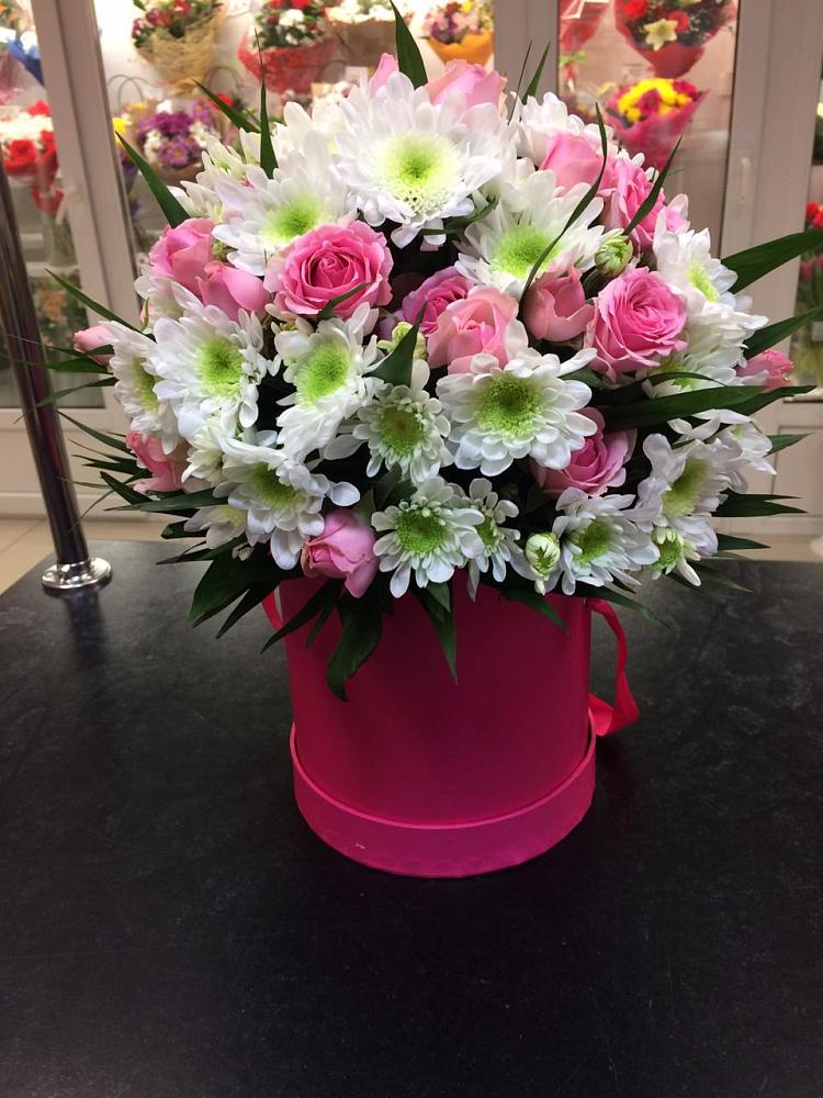 Цветочная композиция из Розы и Хризантемы в шляпной коробке в Бегичевский