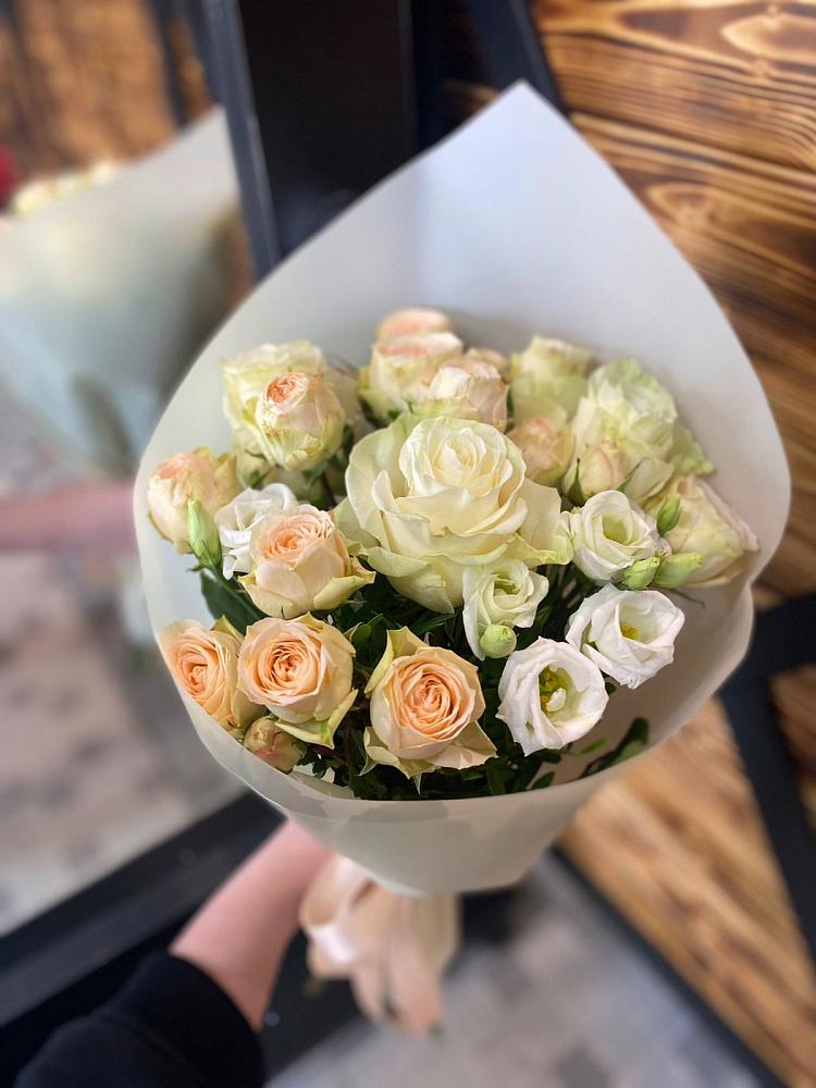 Букет цветов из: Розы и Лизиантусы в Бегичевский